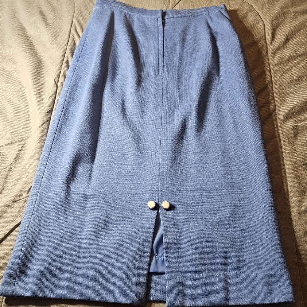 Suit - Picture 6 of 7